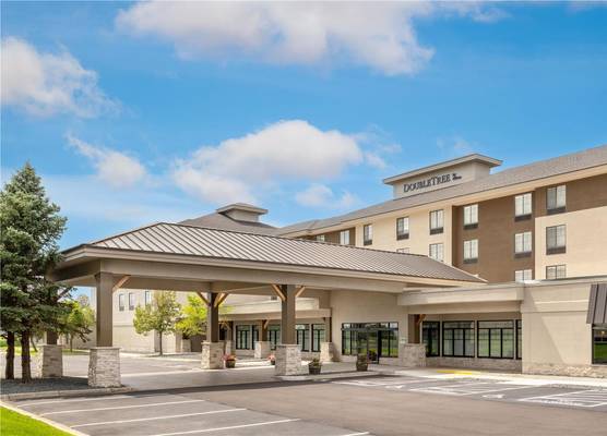 DoubleTree by Hilton Owatonna 1