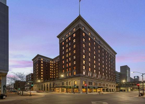 Hotel Fort Des Moines, Curio Collection By Hilton 1