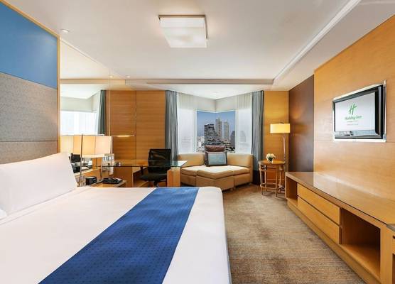 Holiday Inn BANGKOK SILOM by IHG 1