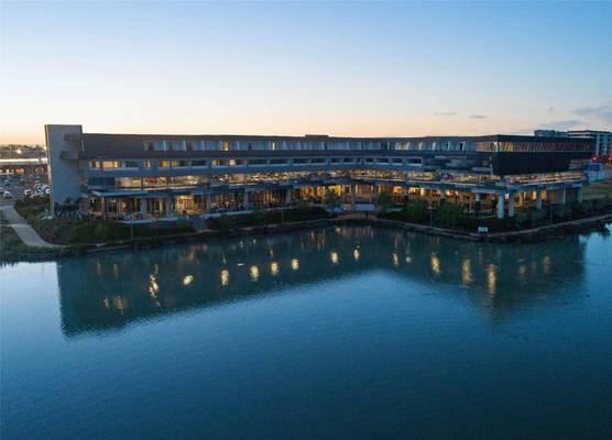 Mercure Melbourne Caroline Springs 1
