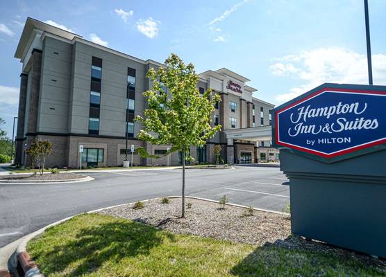 Hampton Inn & Suites Lenoir, NC 1