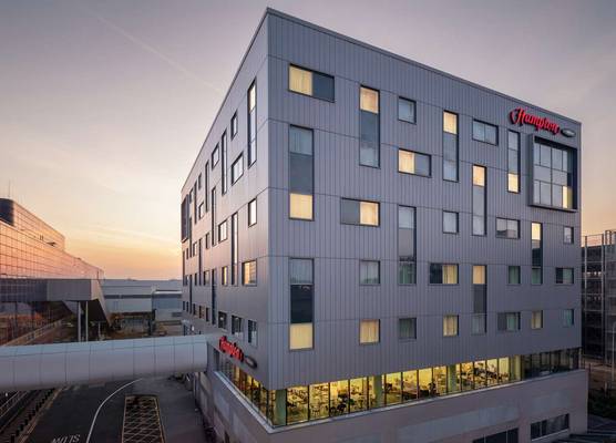 Hampton by Hilton London Gatwick Airport 1