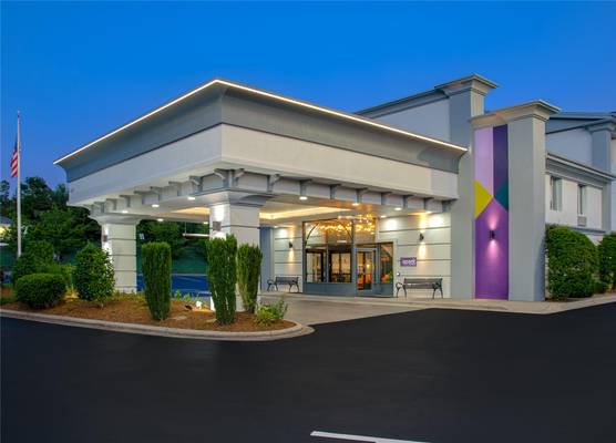 Spark by Hilton Asheville Blue Ridge Parkway 1
