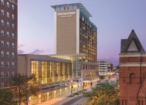 DoubleTree by Hilton Cedar Rapids Convention Complex 1