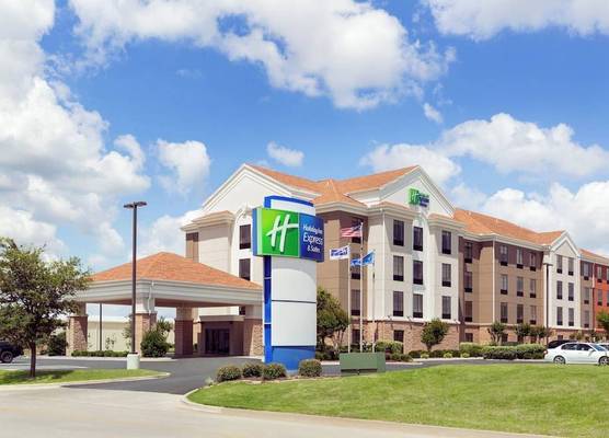 Holiday Inn Express Hotel & Suites Shawnee I-40 by IHG 1