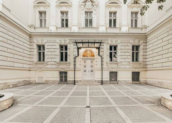 Zola Hotel - Palais de Bohème 1