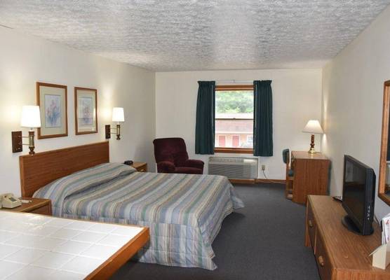 Elkins Economy Inn 1