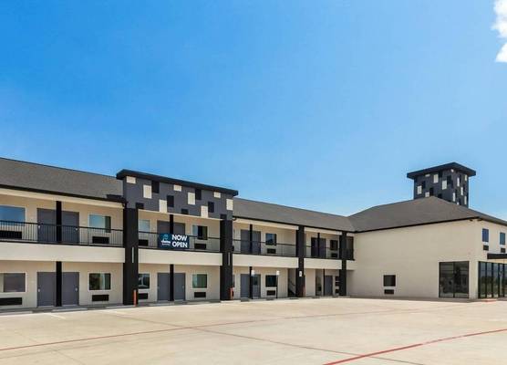 Clarion Pointe Port Lavaca 1