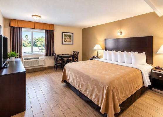 Quality Inn & Suites near Downtown Bakersfield 1