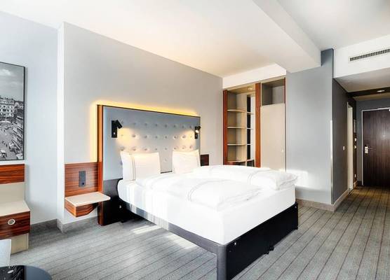 Premier Inn Köln City Mediapark 1