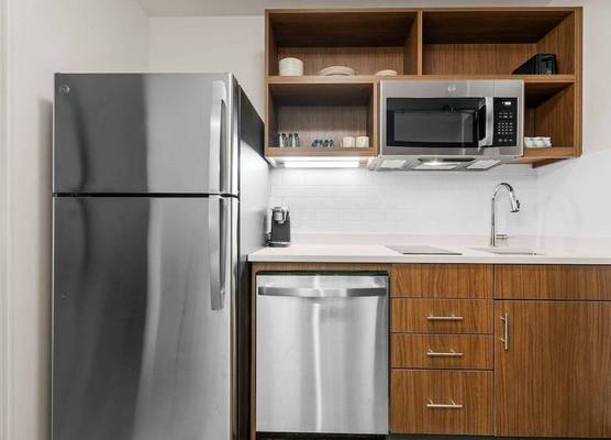 Everhome Suites Lexington - Horse Park 1