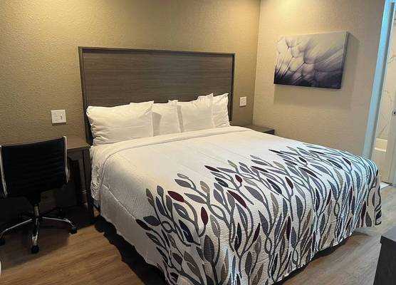 Red Roof Inn Haltom City 1