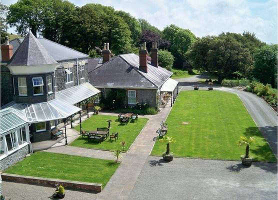 Broadway Country House 1