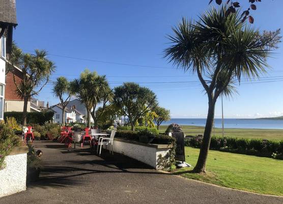Cairn Bay Lodge 1