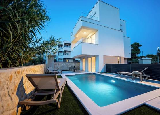 Smash A - Apartments with Private Heated Pool 1
