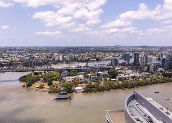Oaks Brisbane Aurora Suites 1
