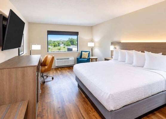 La Quinta Inn & Suites by Wyndham Johnston 1