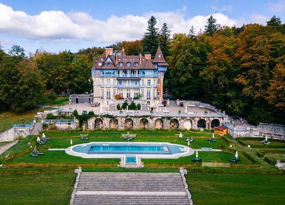 Château des Avenieres 1
