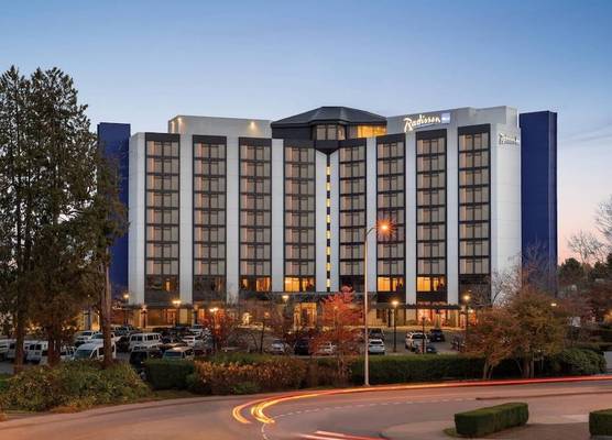 Radisson Blu Vancouver Airport Hotel & Marina 1