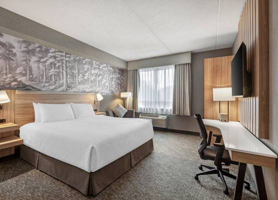 Best Western Plus Burlington Inn & Suites 1