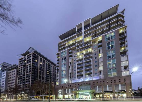 Oaks Adelaide Embassy Suites 1