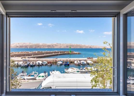 1BR Seafront Apartment Sanja Karlobag 1