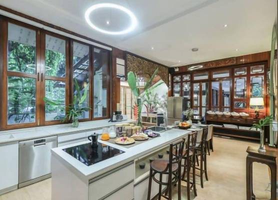 Luxurious Living by the River Hannah Villa 1