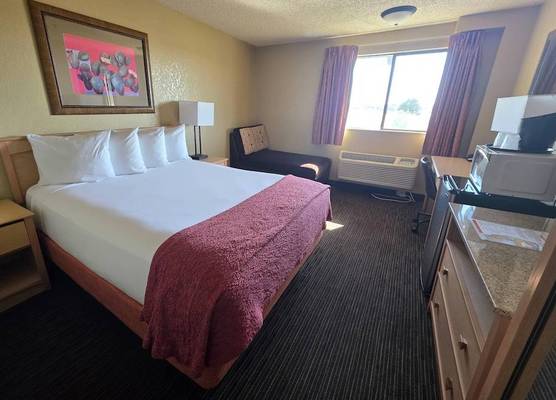 Oxnard Inn Lancaster 1