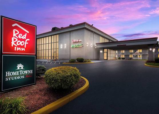 Red Roof Inn Painted Post 1