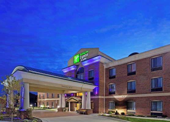 Holiday Inn Express & Suites CHESTERFIELD - SELFRIDGE AREA by IHG 1