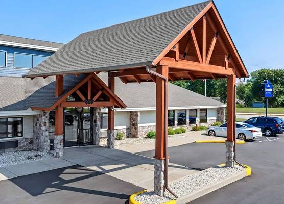 AmericInn by Wyndham Sturgeon Bay 1