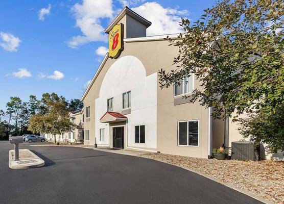 Super 8 by Wyndham Cloverdale IN 1