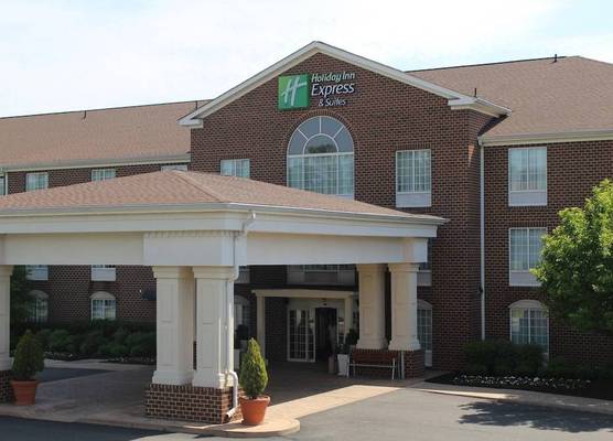 Holiday Inn Express & Suites WARRENTON by IHG 1