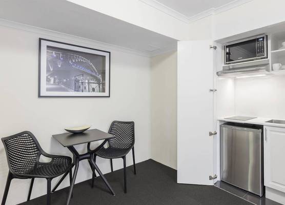 Oaks Sydney Castlereagh Suites 1