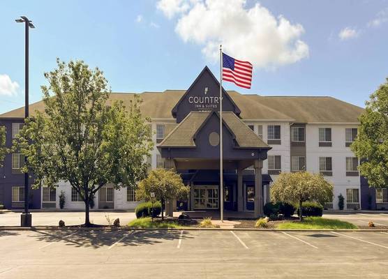 Country Inn & Suites by Radisson, Lima 1