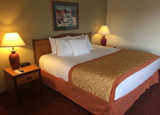 Hawthorn Suites by Wyndham Albuquerque 1