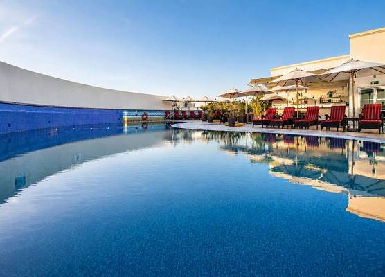Sunday Hotel Holiday International Dubai 1