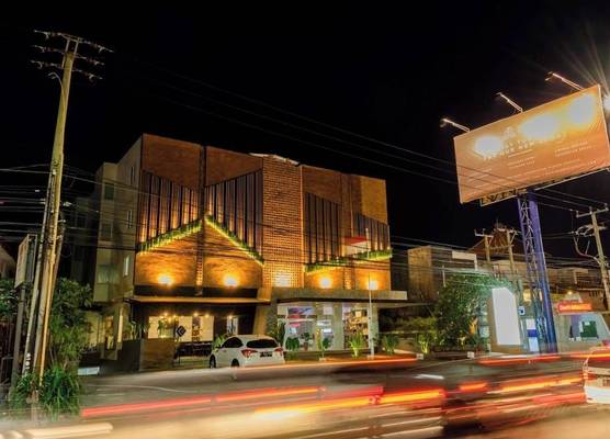 Berry Biz Hotel Sunset Road 1