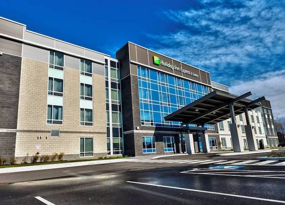 Holiday Inn Express & Suites VAUDREUIL - DORION by IHG 1