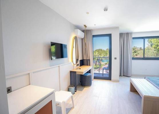 Mira Meridia Beach Hotel 1