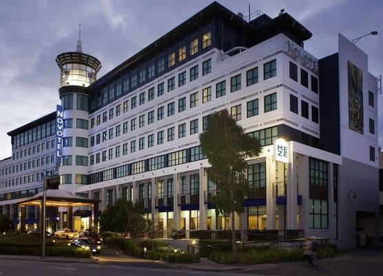 Novotel Melbourne Glen Waverley 1
