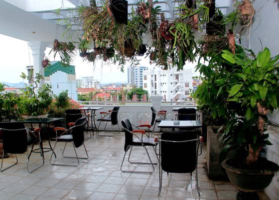 Jade Hotel 1