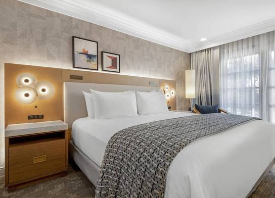 Best Western Plus Sunset Plaza Hotel 1