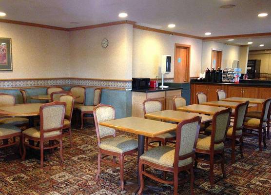 Travelodge by Wyndham Brooklyn Center 1