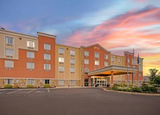Comfort Suites Near Gettysburg Battlefield Visitor Center 1
