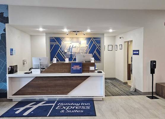 Holiday Inn Express & Suites MILWAUKEE NW – PARK PLACE by IHG 1