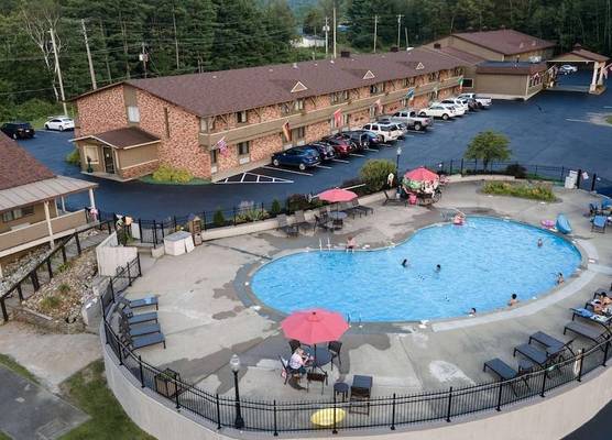 Skyline Hotel Lake George 1