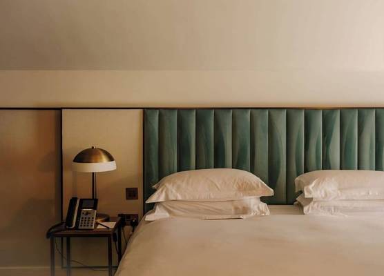 The Lodge Hotel - Putney 1