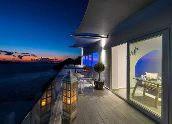 Fira Deep Blue Suites 1