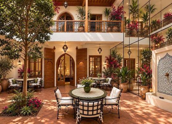 Riad Scarlett 1